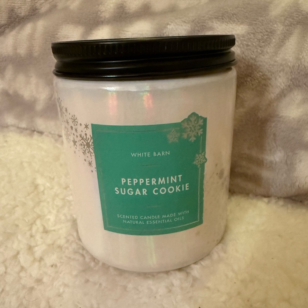 White Barn Unused Peppermint Sugar Cookie 1-Wick Candle Holiday Collection